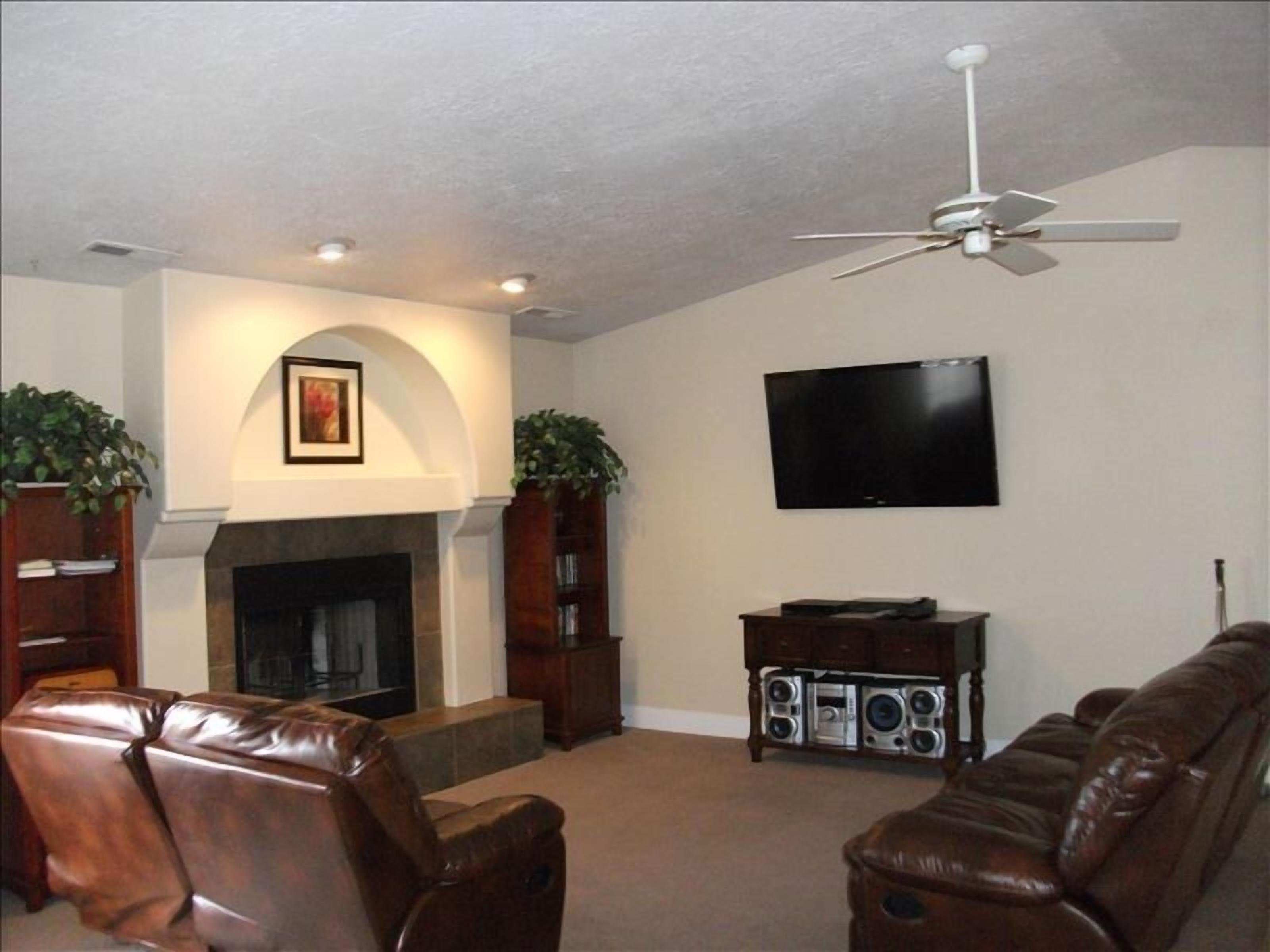 Home on Quiet Street with a Private Pool and Hot Tub