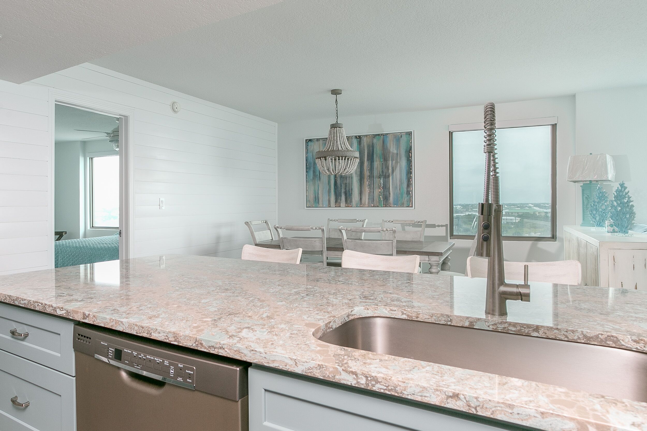 Upscale Renovated Condo! Ocean views! Fall specials!