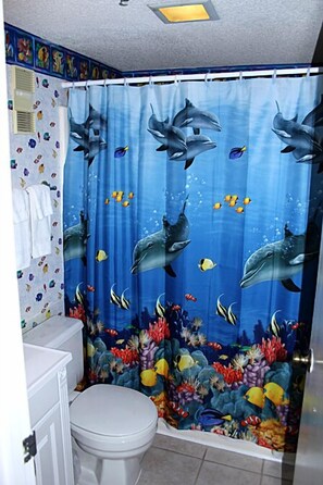 Combined shower/bathtub, hair dryer, towels, soap