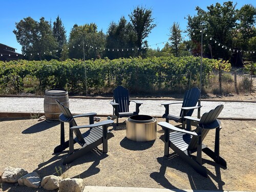 46W/Winery close, Bocce! Perfect for 1 couple, multi-adult, family! Dog Friendly