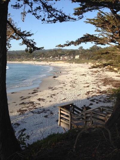 Steps To Carmel Beach, in the golden rectangle. The perfect location!