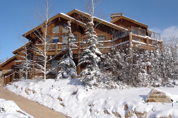 Lower Deer Valley - Private Home, extended hot tub deck and heated driveway