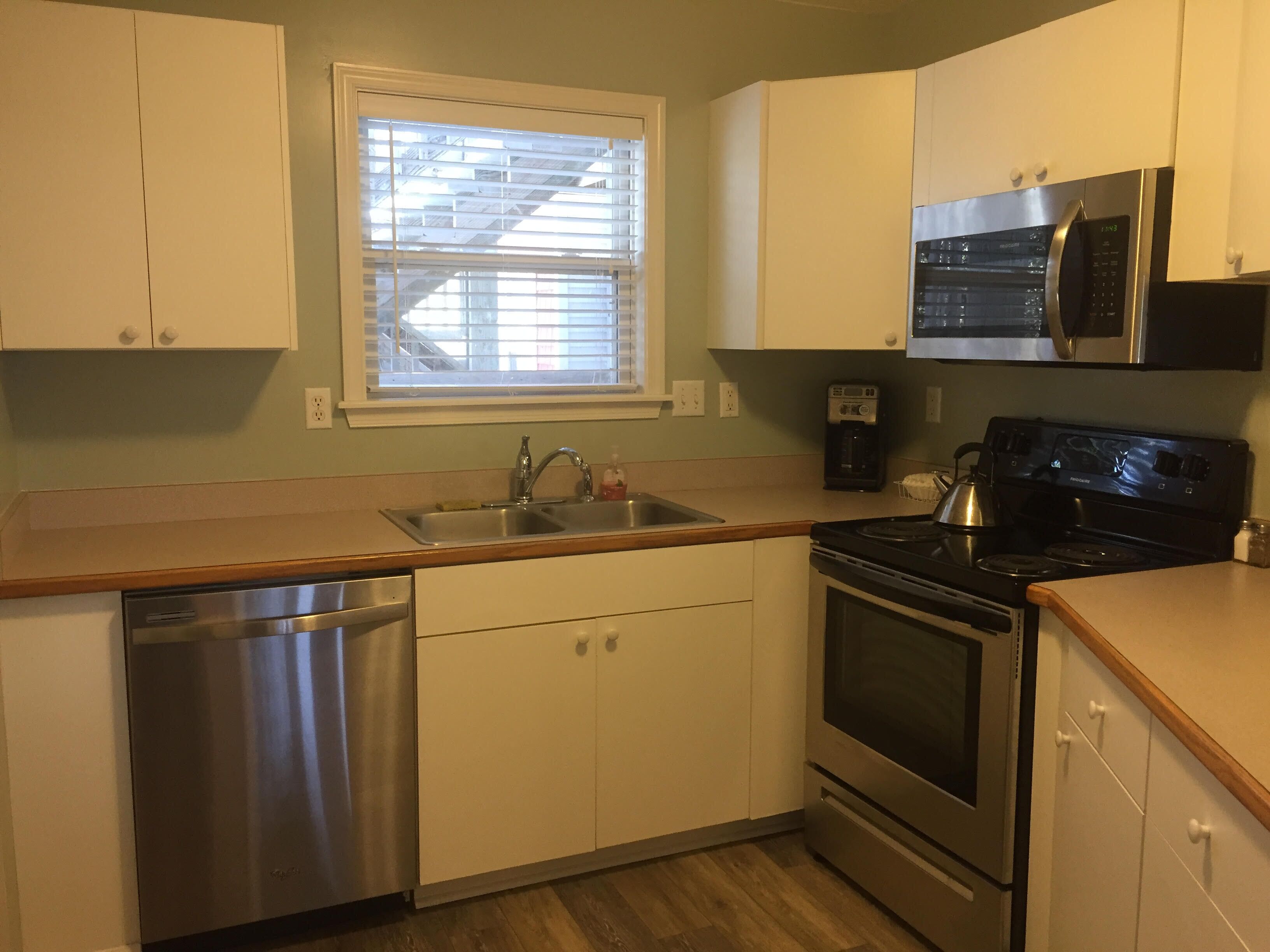 Oyster Pointe  Soundside Large Deck Overlooks Pool