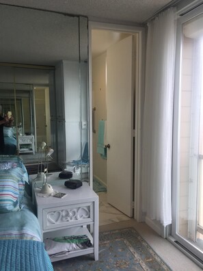 1 habitación, tabla de planchar con plancha, cuna de viaje y wifi 