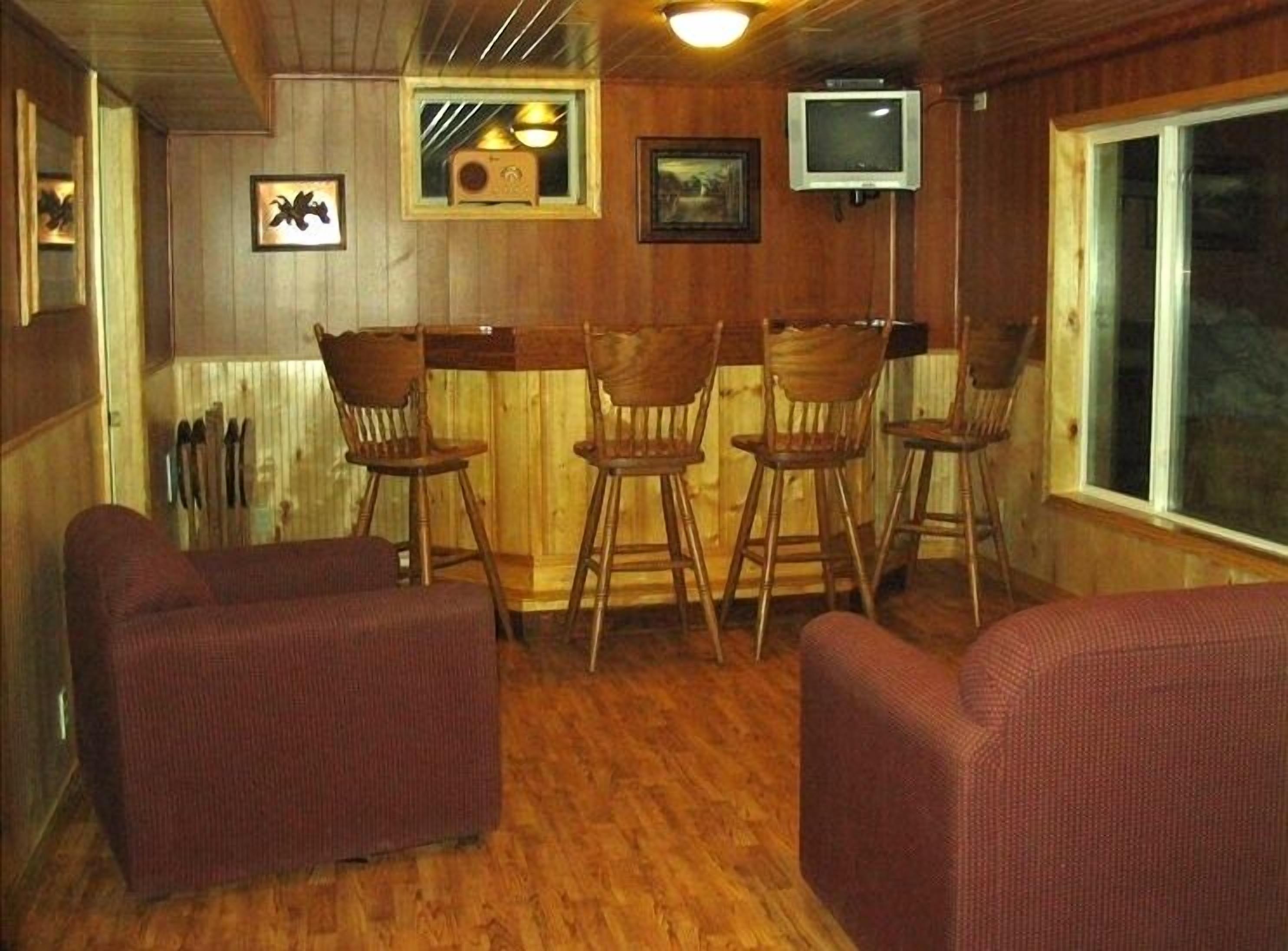 Large Cabin in the North Woods of Wisconsin on Quiet Lake