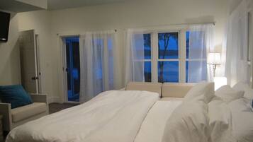 5 bedrooms, desk, iron/ironing board, free WiFi