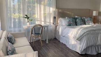 5 slaapkamers, een bureau, een strijkplank/strijkijzer, gratis wifi