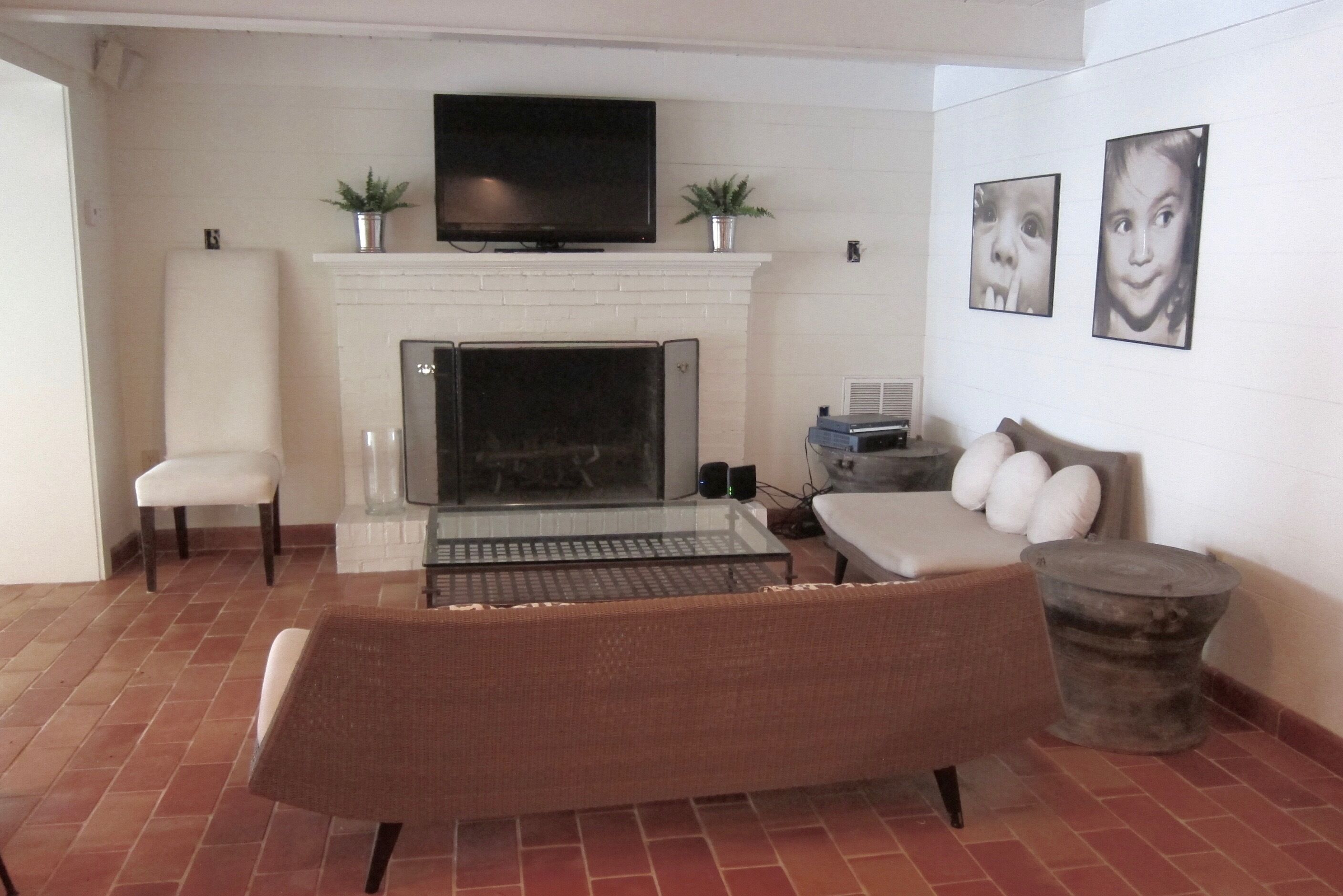 Expansive Waterfront Captivating Sunset Views 