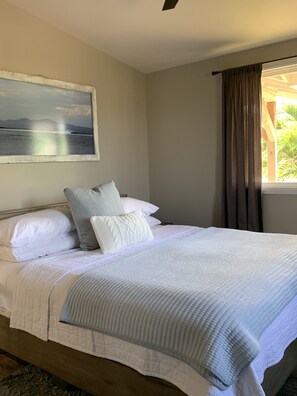 3 bedrooms, desk, iron/ironing board, travel crib