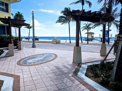 My Hollywood Beach Rentals B208 .. Steps to the beach. Pool and Free Parking