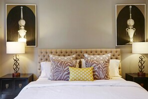 6 chambres, bureau, fer et planche à repasser, lit parapluie