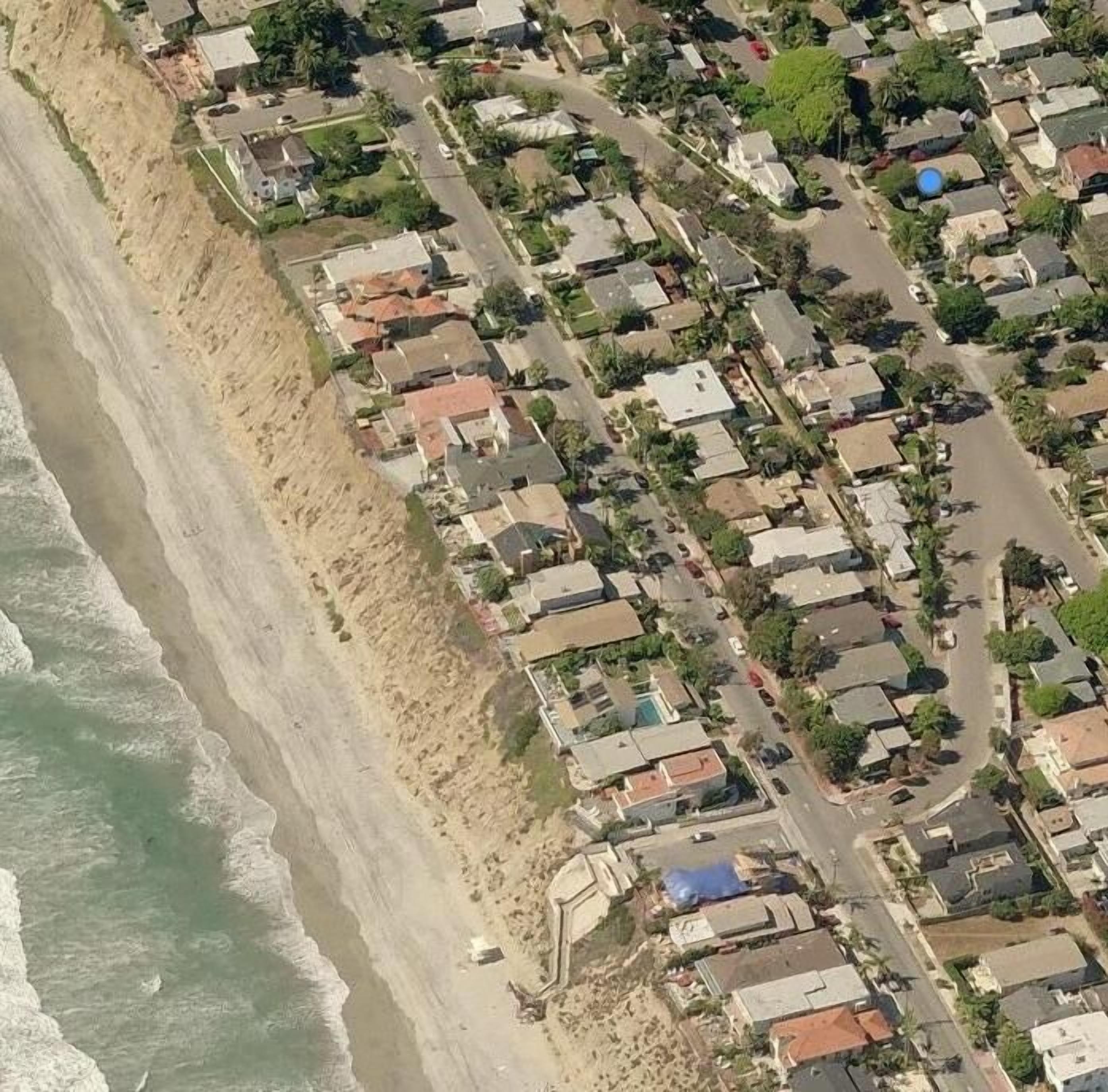 Feet in the surf in 2 minutes! most walkable neighborhood at the beach and AC!
