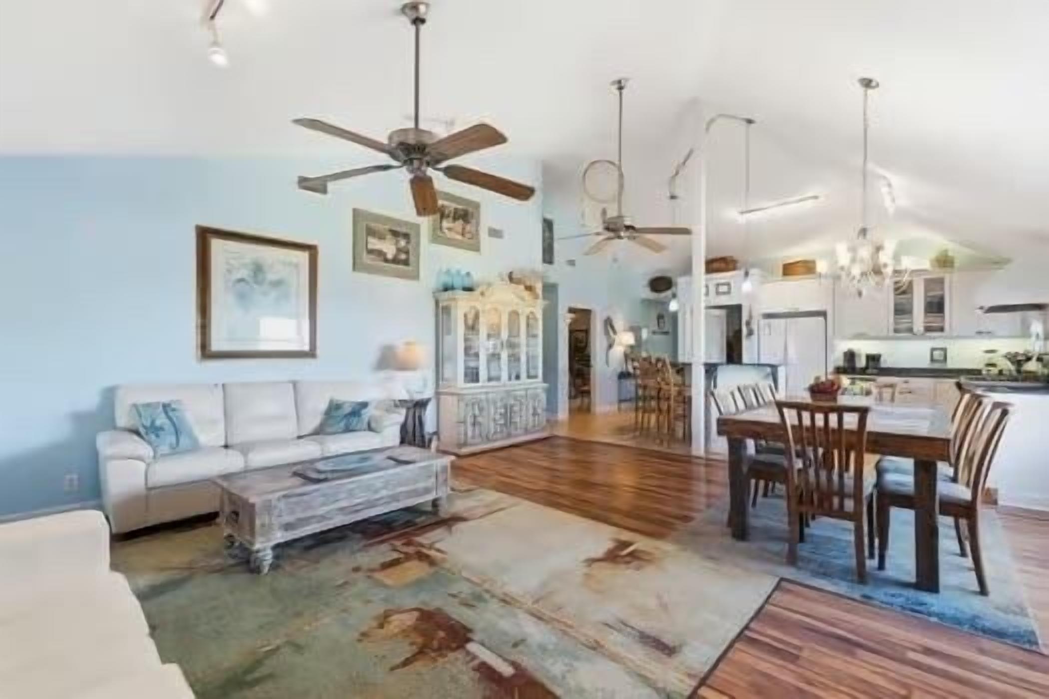 تلفزيون ذكي، مدفأة، تنس طاولة، كُتُب