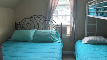 3 bedrooms, travel cot, free WiFi, bed sheets