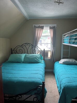 3 bedrooms, travel cot, free WiFi, bed sheets