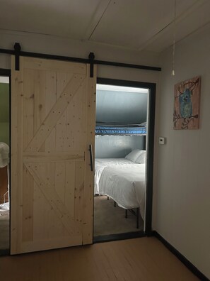 3 bedrooms, travel crib, free WiFi, bed sheets