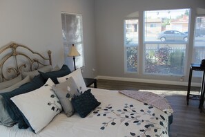 3 bedrooms, iron/ironing board, WiFi, bed sheets - Vacation or executive rental in the heart of Orange County (Santa Ana)