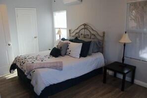 3 bedrooms, iron/ironing board, WiFi, bed sheets - Vacation or executive rental in the heart of Orange County (Santa Ana)