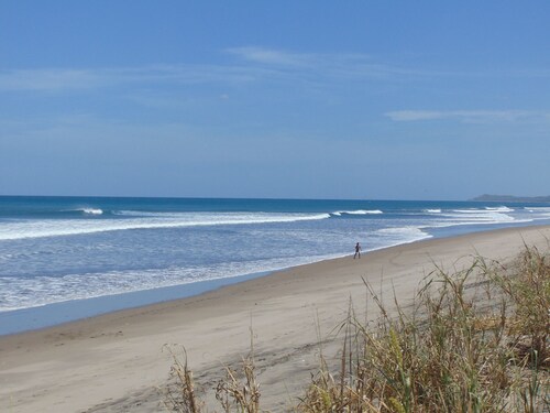 Casa Loca Roca: Unique Comfortable Living Steps Away from Great Surf!