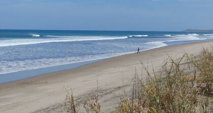 Casa Loca Roca: Unique Comfortable Living Steps Away from Great Surf!