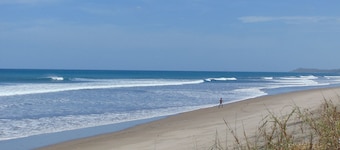 Casa Loca Roca: Unique Comfortable Living Steps Away from Great Surf!