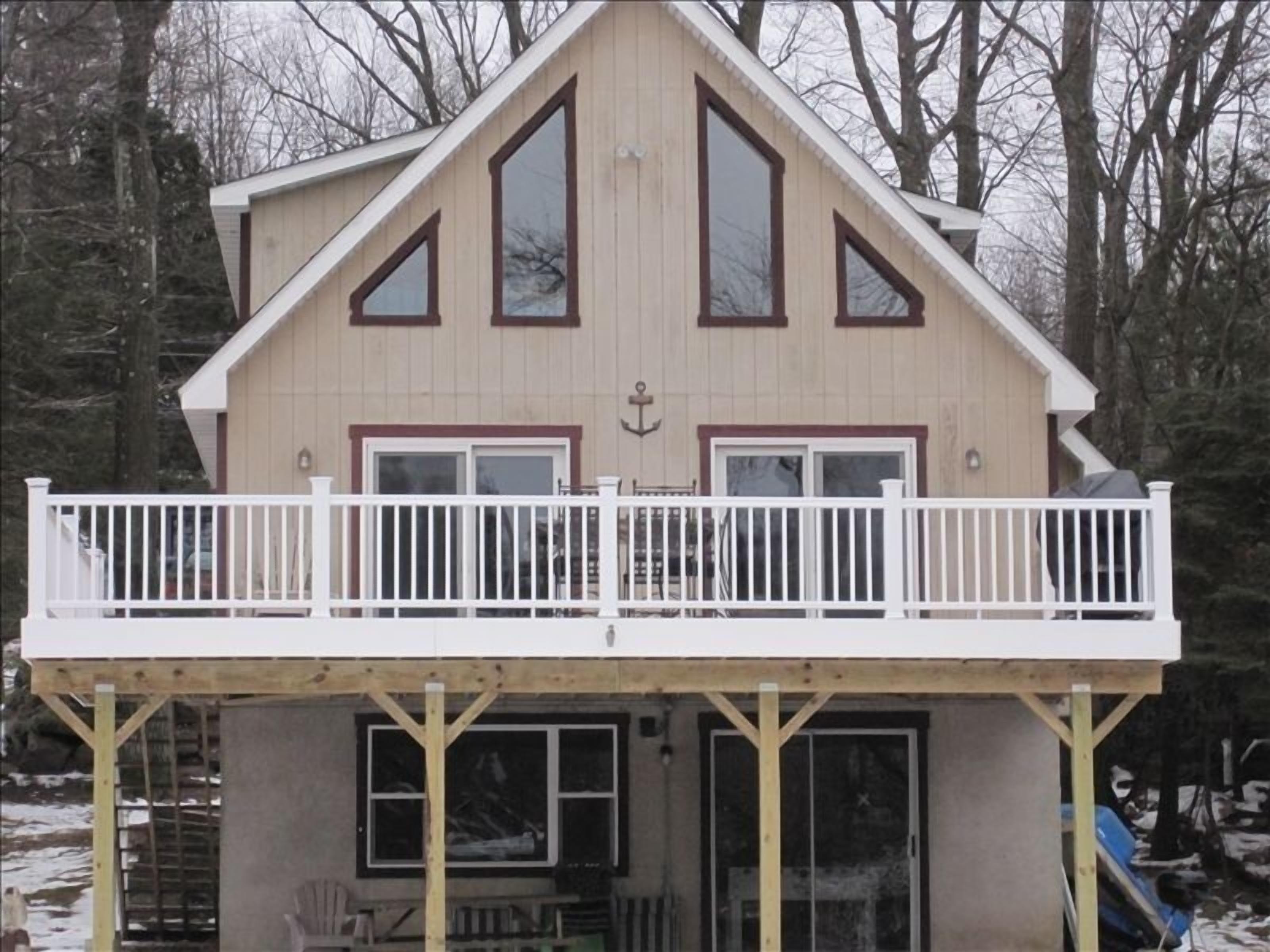 Waterfront, Lake Harmony  4+ bed, 2 bath house. Walk into lake from large yard