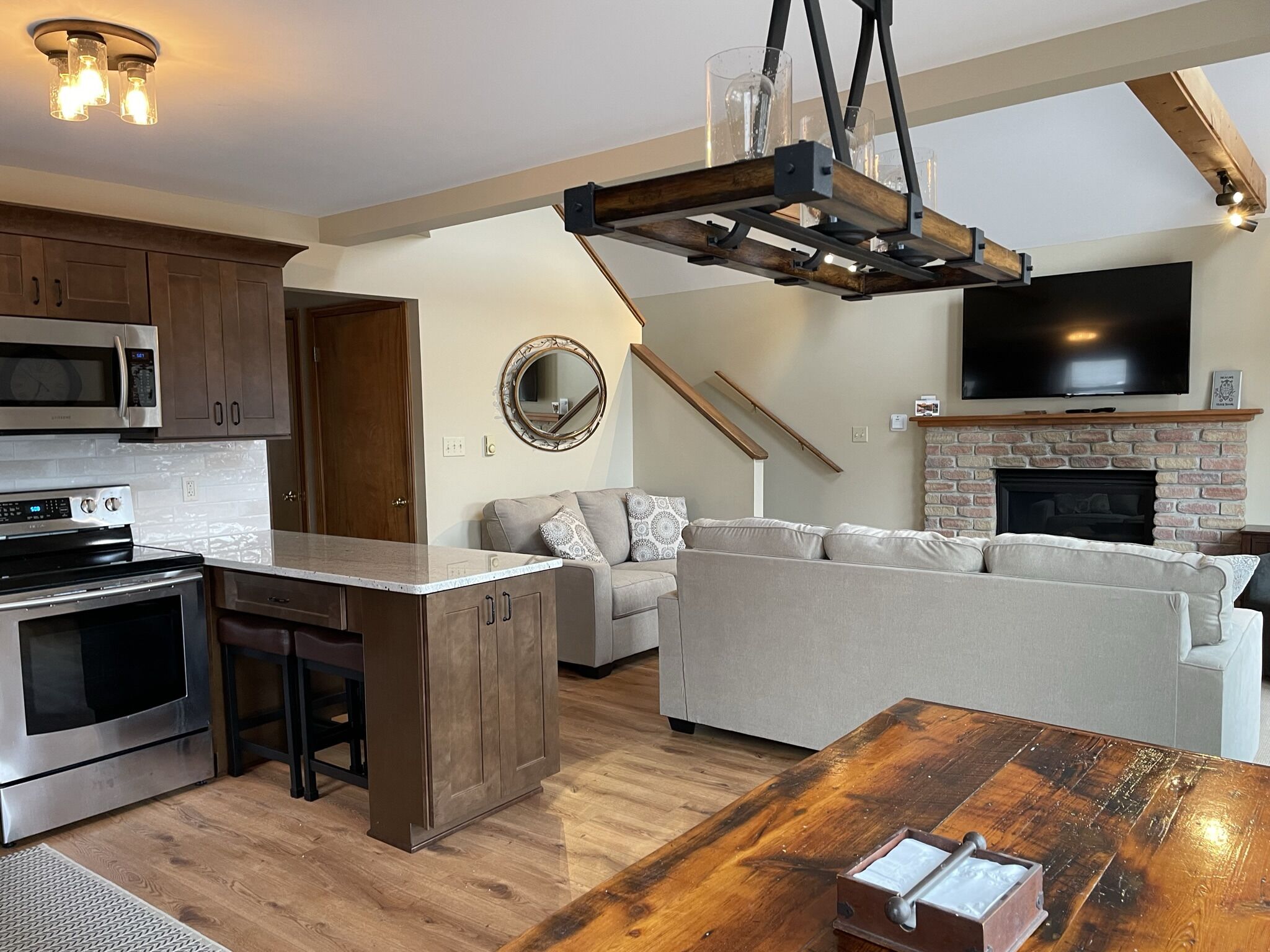 Waterfront, Lake Harmony  4+ bed, 2 bath house. Walk into lake from large yard