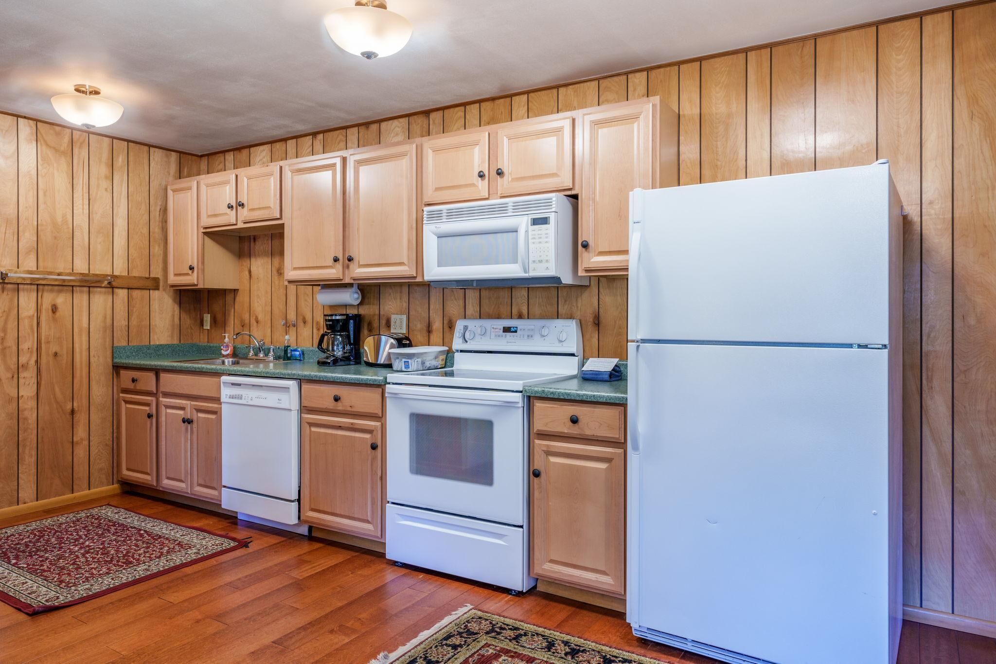 Hutchings Cabin & Apt.