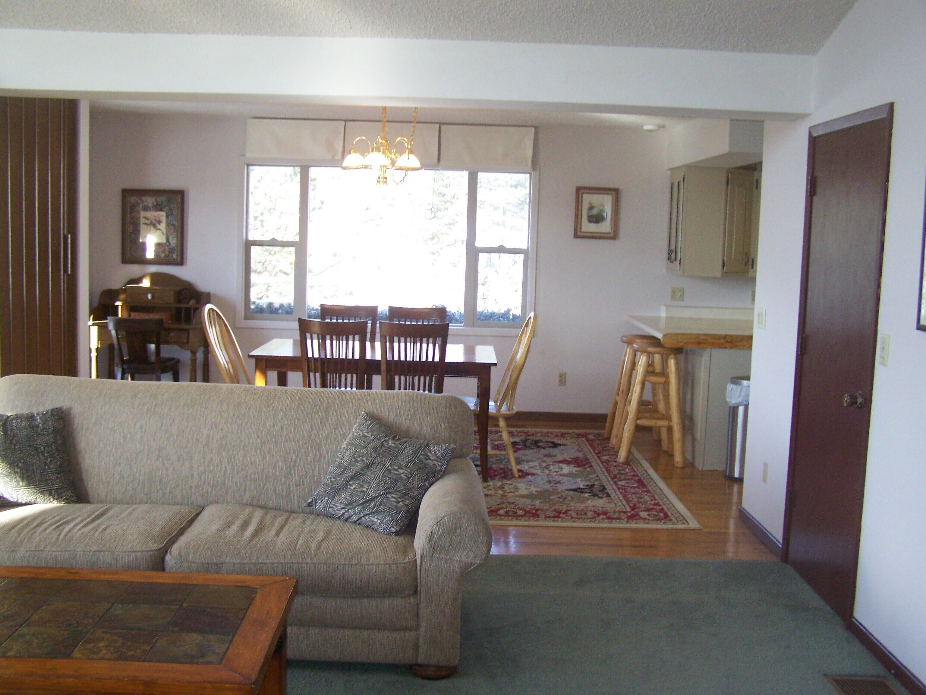 Tomcat Ranch Guesthouse-Private 313 acre mountain retreat/Natl Forest access