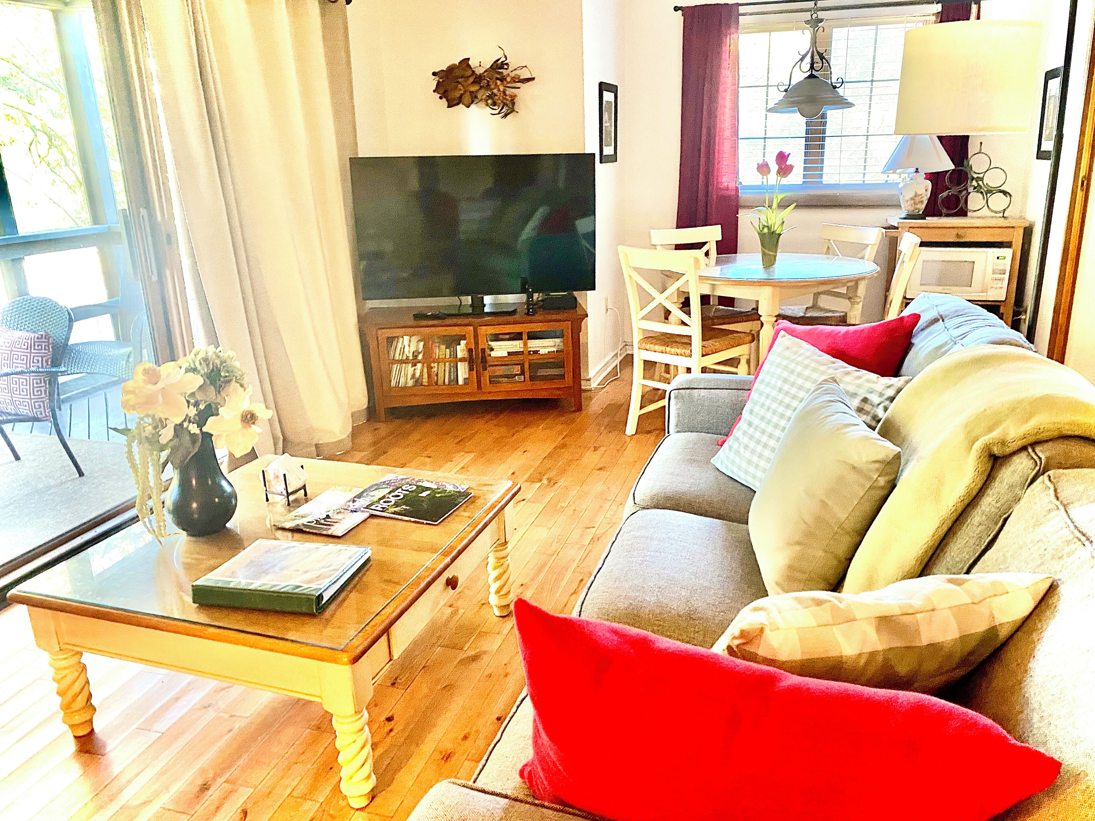 1st Floor Mariner's Watch Villa Near Beach with Lagoon View