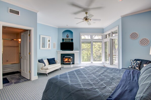 6 bedrooms, iron/ironing board, WiFi, bed sheets