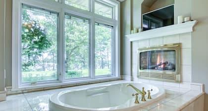 Mansion on Lake Tainter. Sleeps 20-28 guests. Jacuzzi tub,private en-suite rooms