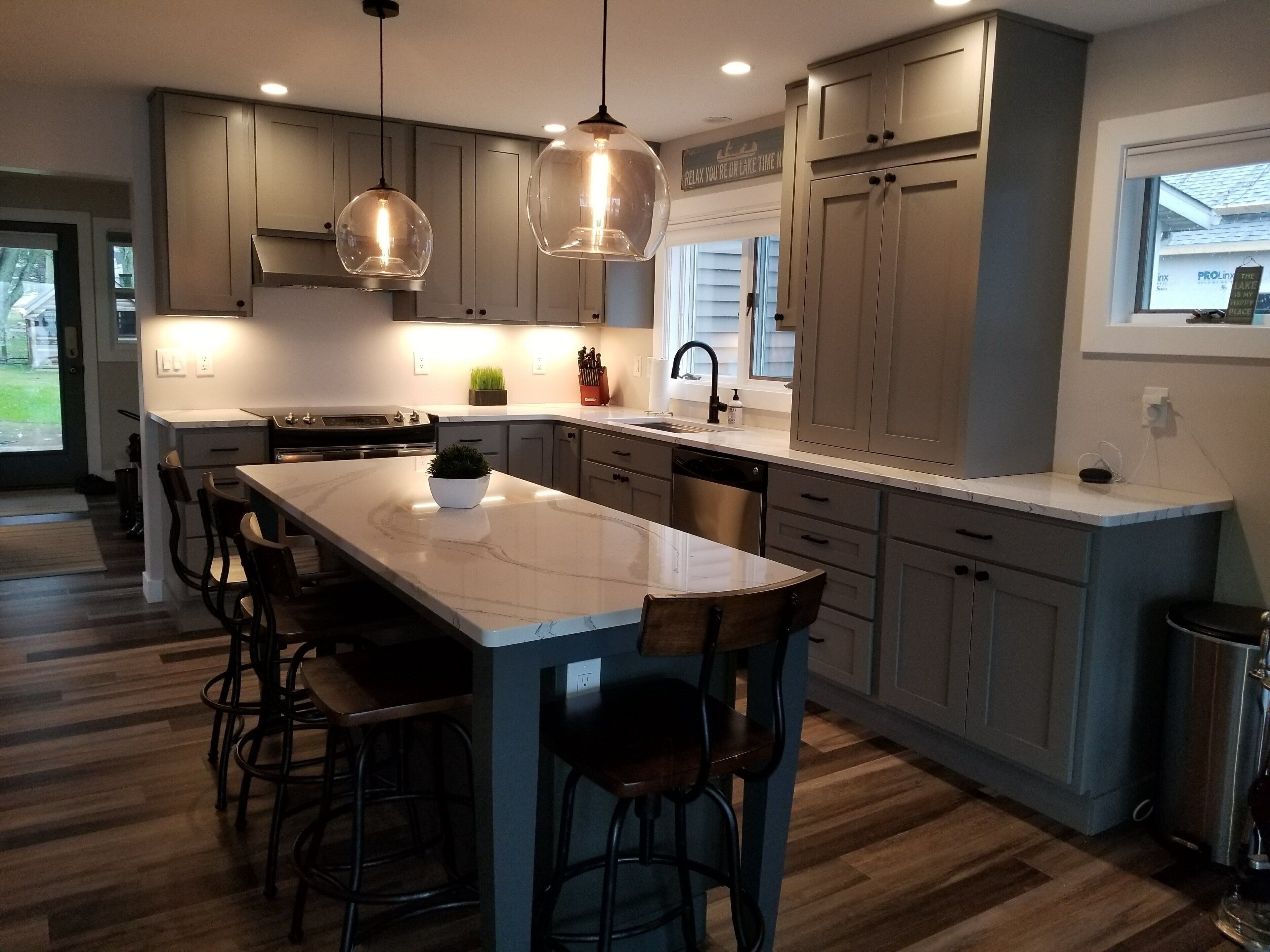 Beautifully renovated lakefront house 2 hrs from Chicago on 600 acre lake