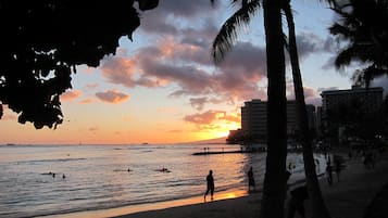 Beach nearby, sun-loungers, beach towels