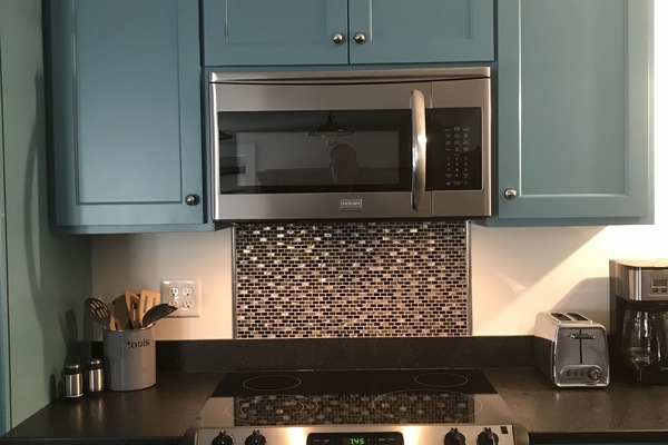 KĂŒhlschrank, Mikrowelle, Ofen, Herdplatte