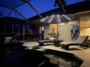 Utendørsbasseng og et oppvarmet basseng