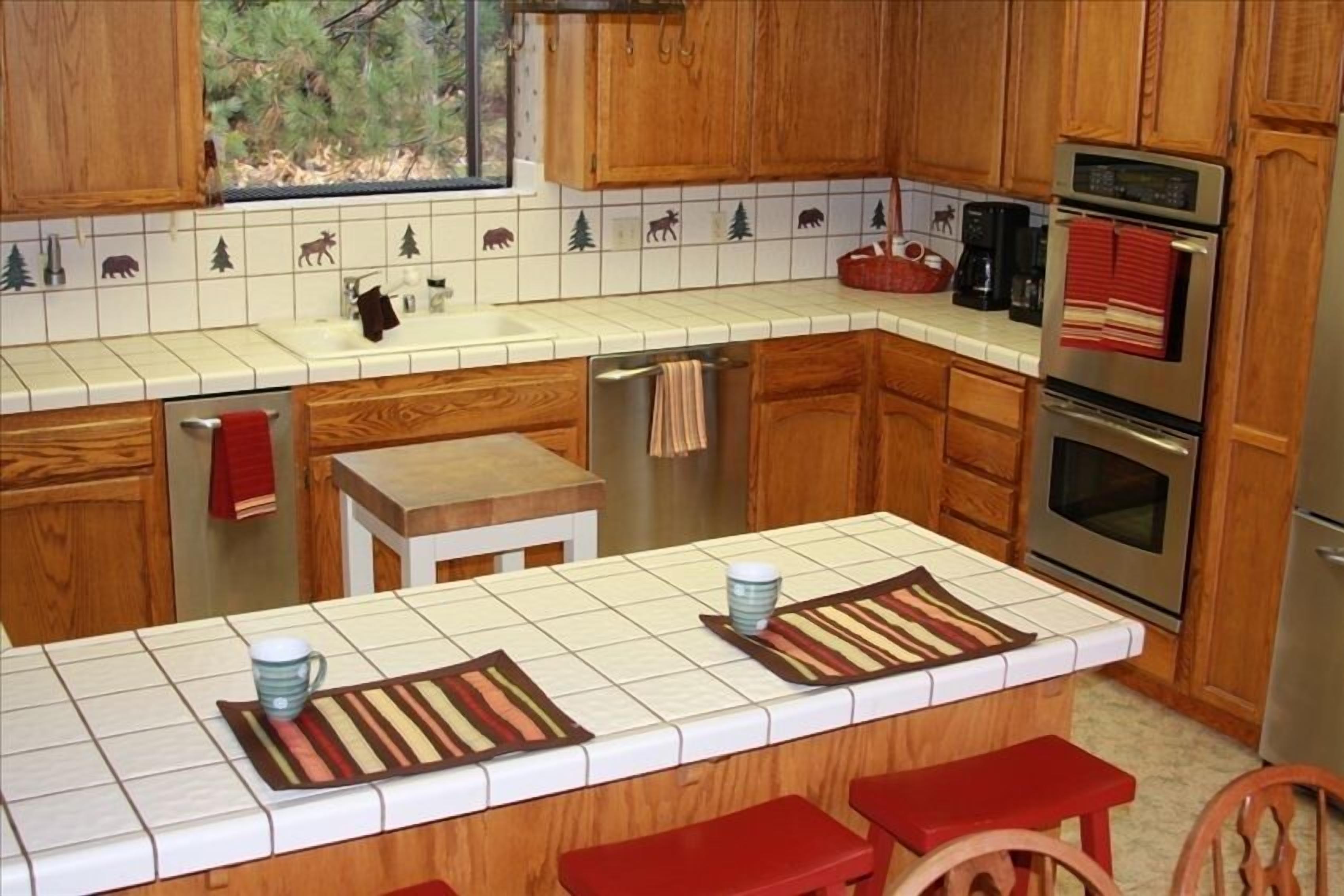 Gorgeous 4 BR Kingswood Estates Home - Family & Pet Friendly!!