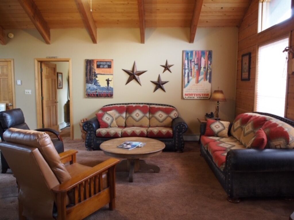 Gorgeous 4 BR Kingswood Estates Home - Family & Pet Friendly!!