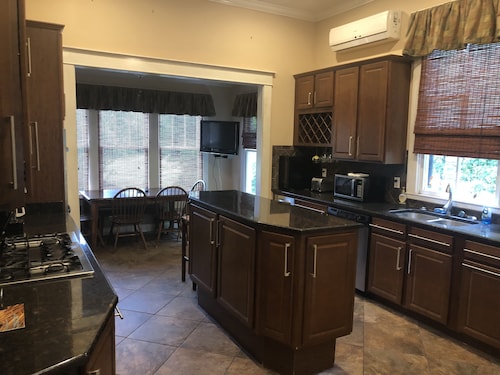 Beautiful, spacious center of Natchez - your home away from home