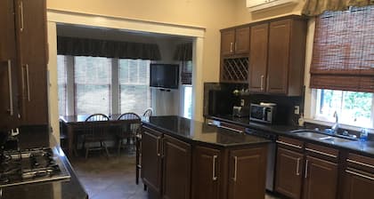 Beautiful, spacious center of Natchez - your home away from home