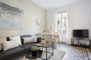 Télévision, lecteur de DVD, vidéothèque, chaîne hi-fi