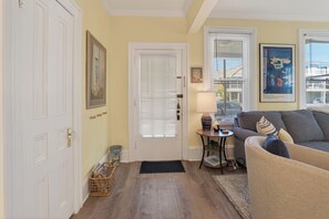 Smart TV, books, stereo