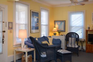 تلفزيون ذكي، كُتُب، ستيريو