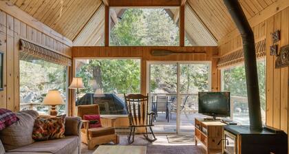 Icicle Riverhaus-Cozy Riverfront Cabin Leavenworth