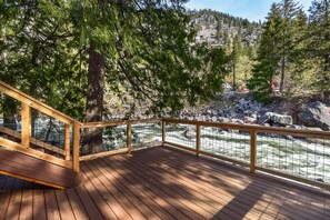 Property grounds - Icicle Riverhaus-Cozy Riverfront Cabin Leavenworth (Leavenworth)