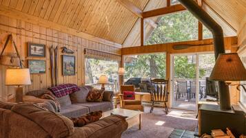 TV, fireplace, DVD player