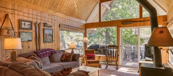 Icicle Riverhaus-Cozy Riverfront Cabin Leavenworth