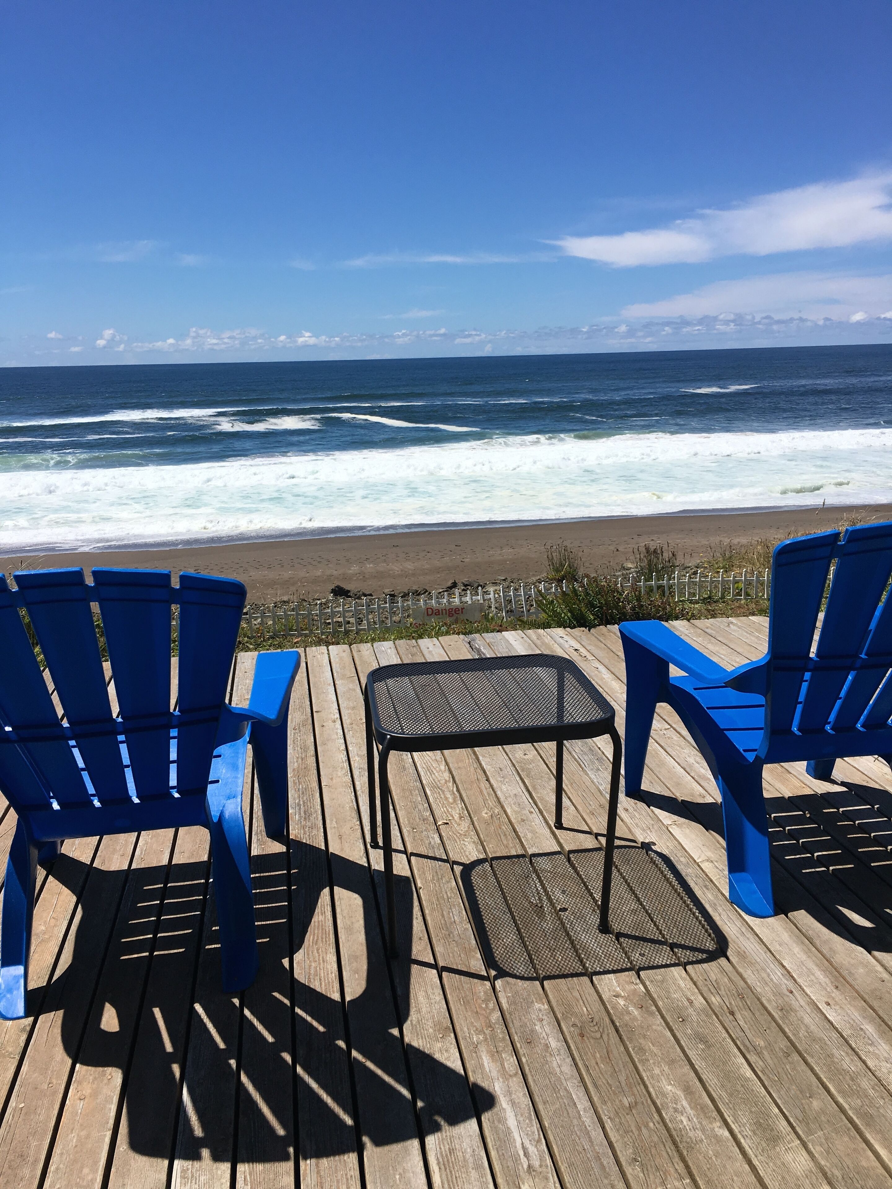 Oceanfront Remodeled Gleneden home, Great location, Amazing Views,  Fireplace.