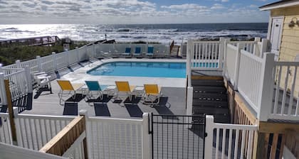 Direct Oceanfront - 5 BD, 4 BA, Private Hot Tub, Community Pool, Awesome Views