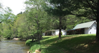 Private River Front w Pavilion, Fishing, Hiking, Private, Peaceful, Magical. 